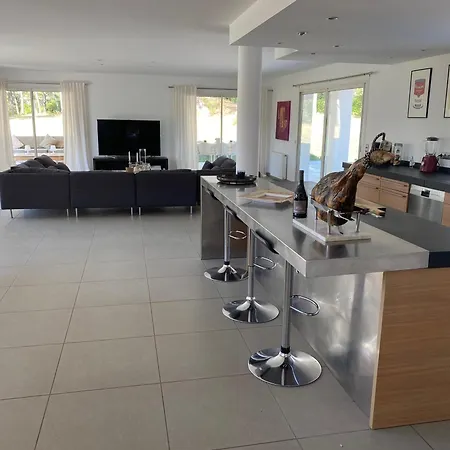 Au Coeur De La Pinede Avec Piscine Privee Villa